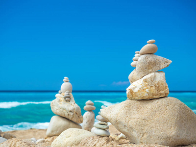 海滩上的一堆石头
