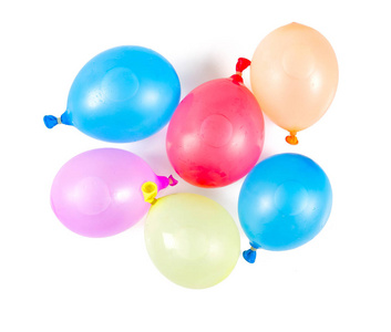 五颜六色的水气球隔离在白色上