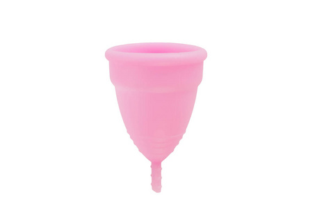 粉红月经杯分离在白色背景女性亲密卫生期产品上。