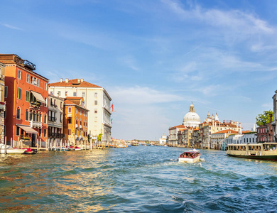 威尼斯, 大运河和圣玛丽亚德拉敬礼的看法, 它