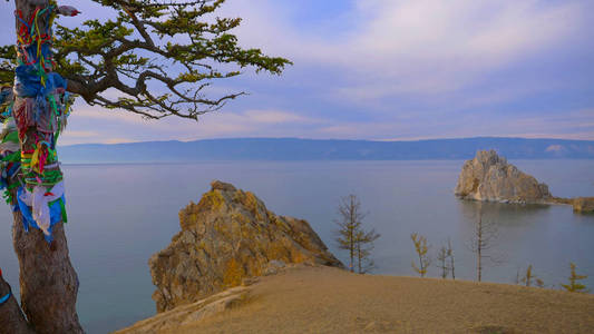 美丽的景色贝加尔湖奥尔洪岛在阳光明媚的一天，伊尔库茨克俄罗斯。