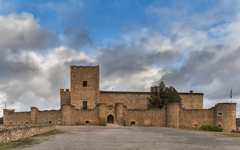 佩德拉扎城堡是一座古老的堡垒，位于佩德拉扎镇。 西班牙。