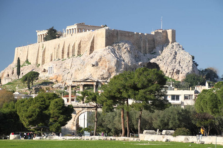 雅典卫城希腊与帕特农神庙。 著名的旧帕特农神庙是雅典的主要地标。 希律德阿提克斯雕像的颂歌观。