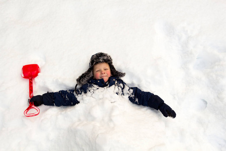 s shovel around the neck in the snow.