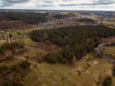 拉脱维亚森林蛇河乡村鸟瞰图