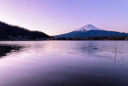 日本大林光辉彦湖富士山景观