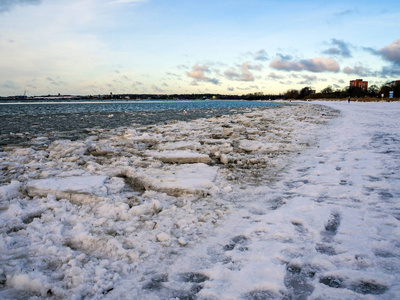 冰雪中的海滩