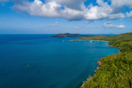 印度洋塞舌尔美丽岛屿的鸟瞰图。 无人驾驶飞机的俯视图