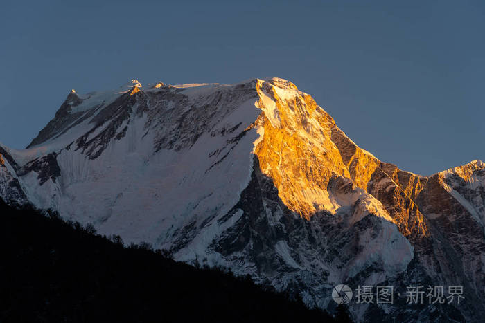日落马纳斯鲁山峰世界第八高峰喜马拉雅山脉尼泊尔亚洲