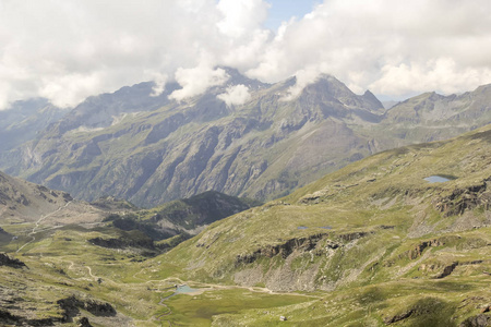 蒙特罗萨山脉和山谷的全景