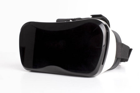 虚拟现实眼镜一半在白色背景上被隔离。