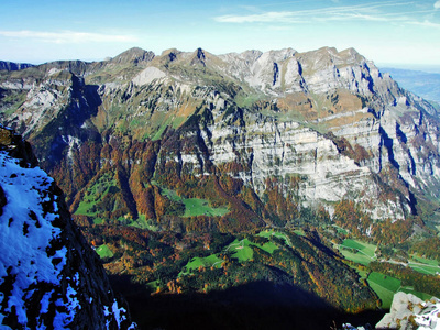 瑞士格勒鲁斯州格勒鲁斯山脉的岩石峰