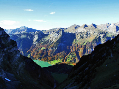 瑞士格拉鲁斯州Klontalersee湖以北的Dejenstock或Dejenstogg峰和山脉