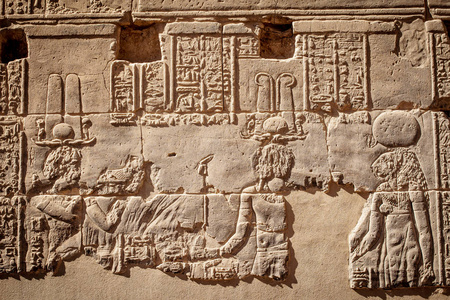 埃及古代文明墙上的象形文字在菲莱寺阿斯旺