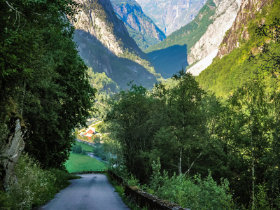 去挪威旅行。 山河谷