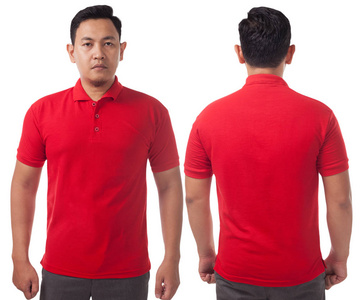 空白拼贴衬衫模拟模板正面和背面观看亚洲男性模特穿着纯红色T恤隔离在白色上。 马球三通设计模型演示打印。