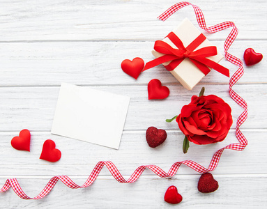 情人节浪漫背景贺卡礼盒，木制背景玫瑰