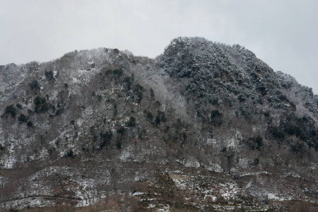 意大利南部坎帕尼亚雪山景观2019年1月9日。