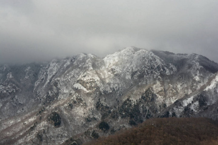 意大利南部坎帕尼亚雪山景观2019年1月9日。