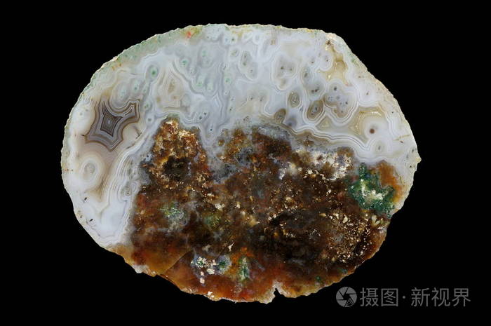 钟乳石的小孔玛瑙横截面. 起源:波兰克拉科夫附近的鲁