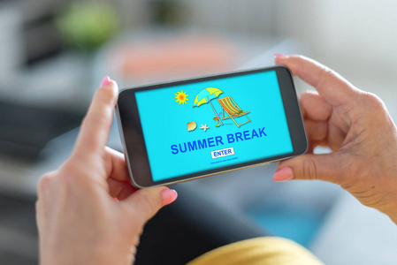 智能手机屏幕显示暑假概念