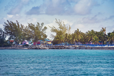 巴哈马群岛eleuthera岛凯斯公主的海滨景色。