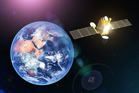 地球静止轨道上的空间卫星通信卫星。这张图片的元素由美国宇航局提供。