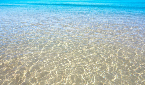 西班牙阿利坎特科斯塔布兰卡的清澈海滩水沙