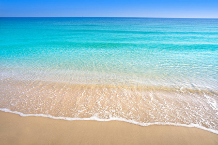 完美的地中海海滩科斯塔布兰卡在西班牙阿利坎特