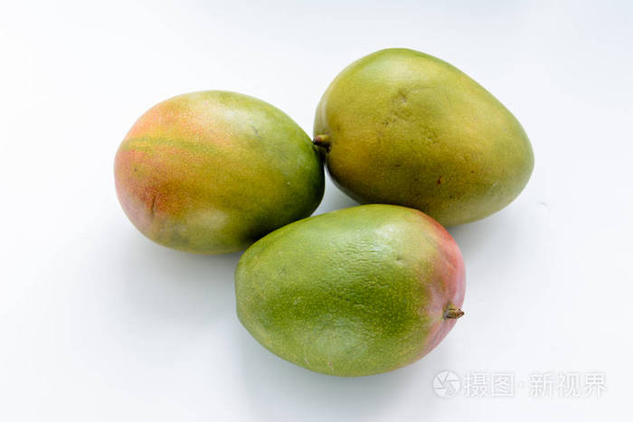 芒果是多汁的石果(核果,来自许多种类的热带树木属于开花植物属.