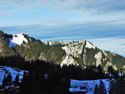 从瑞士阿彭策尔内罗登州施瓦加尔普隘口俯瞰克朗伯格山