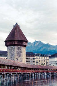 卢塞恩的历史城市中心卢泽恩与著名的教堂桥在瑞士。