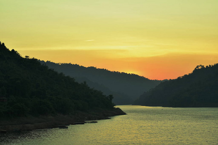 泰国河山后日出