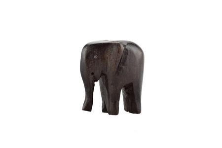 白色背景上孤立的木制大象雕像