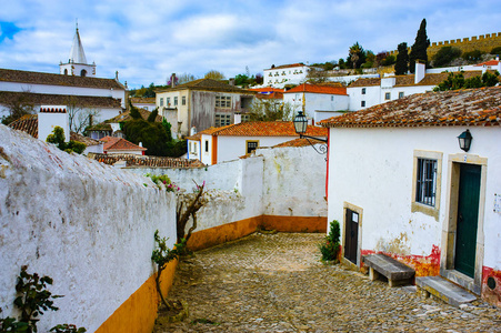 观看历史中心城市奥比多斯葡萄牙。 著名的中世纪古堡。