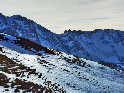 瑞士阿彭策尔奥塞尔罗登appenzellausserrhoden乌纳斯奇定居点附近的斯皮兹利山顶全景