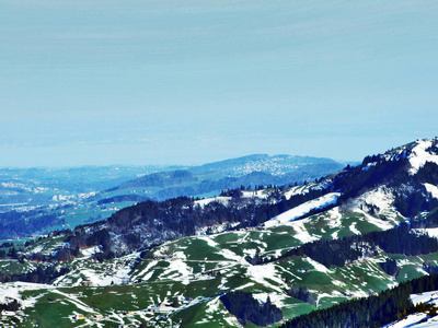 瑞士阿彭策尔奥塞尔罗登appenzellausserrhoden乌纳斯奇定居点附近的斯皮兹利山顶全景