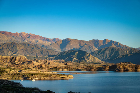 阿根廷曼多萨省索德莱拉附近的防腐钾肥大坝