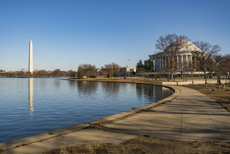杰斐逊纪念与反射潮汐盆地在华盛顿特区。