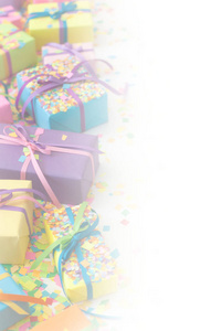 彩色礼品盒，五颜六色的丝带和纸屑。 白色背景。 圣诞节或生日礼物。