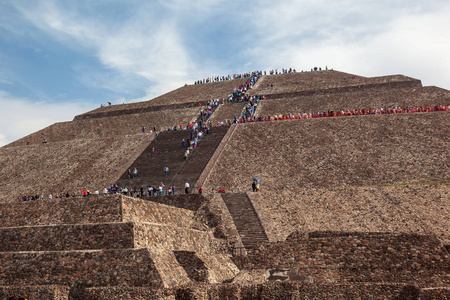 墨西哥城附近的Teotihuacan金字塔。 太阳的金字塔。