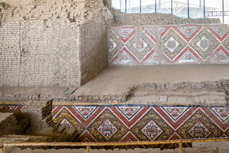 秘鲁Trujillo的HuacadelaLuna考古遗址雕刻墙的细节