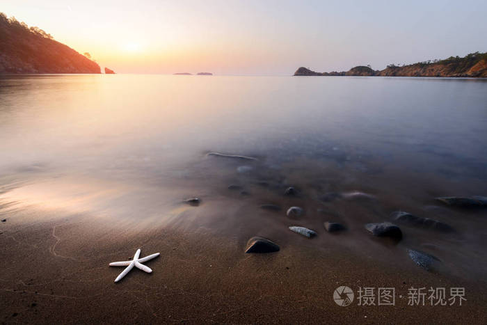令人惊叹的地中海海景与金沙