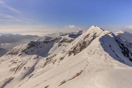 冬天的莫尔多瓦努峰。 法加拉斯山区罗马尼亚