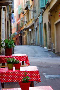 两个餐桌在阿德立德欧洲街图片