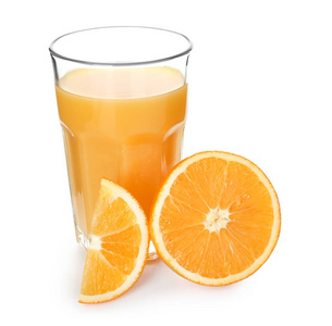 白色背景新鲜橙汁杯