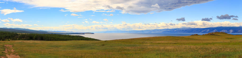 奥尔洪岛的北部是贝加尔湖小海湾的海岸。俄罗斯
