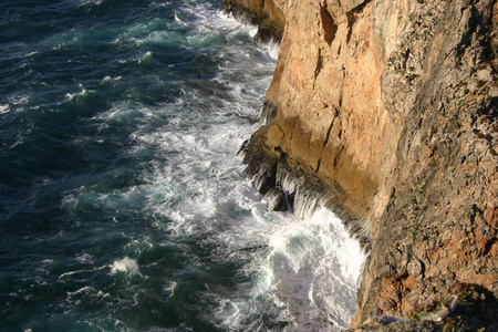 圣文森特角岩石上的亚特兰蒂斯海洋