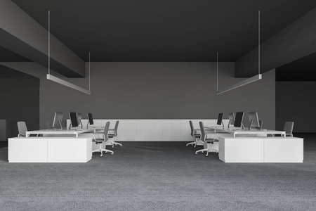 侧视图的现代开放空间办公室与灰色的墙壁和地板，一排排白色的电脑桌与灰色的椅子。 墙附近的储物柜。 3D渲染