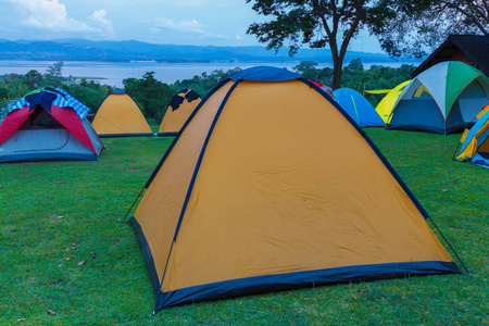 泰国雨季游客帐篷。